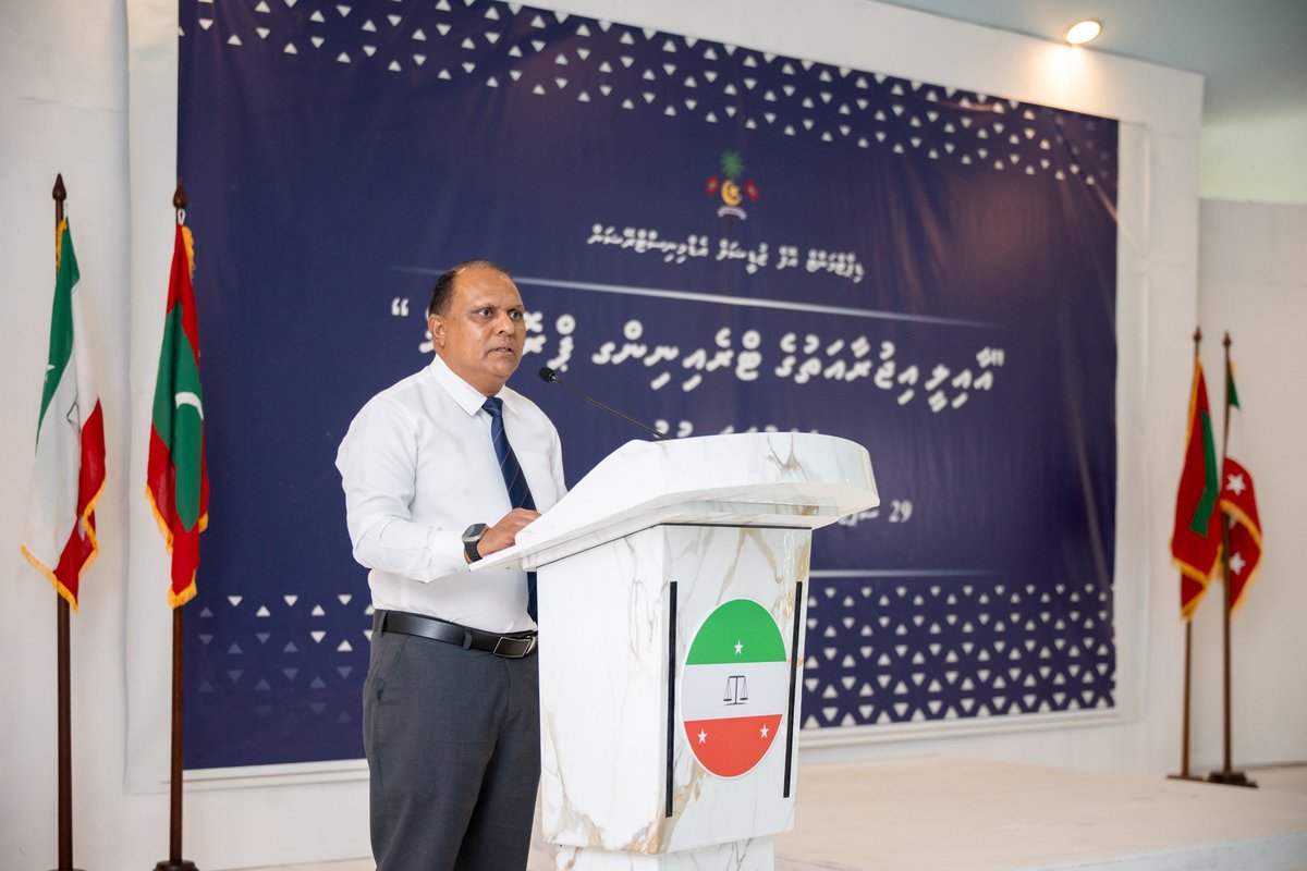 އާއިލީ އިޖުރާތުގެ ޓްރެއިނިންގ ޕްރޮގްރާމްގެ ހަތަރުވަނަ ބުރުގެ ތެރެއިން. މި ޕްރޮގްރާމްގައި ފެސިލިޓޭޓަރެއްގެ ގޮތުގައި ހައިކޯޓުގެ ފަނޑިޔާރު މުޙައްމަދު ޝަނީޒް ޢަބްދުﷲ އަދި ފަނޑިޔާރު އިބްރާހީމް މާހިރު ބައިވެރިވެވަޑައިގެންނެވި