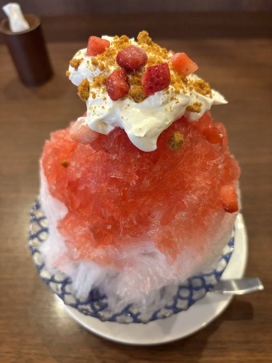 milazuke's tweet image. 苺ケーキ風かき氷。#倉式珈琲店