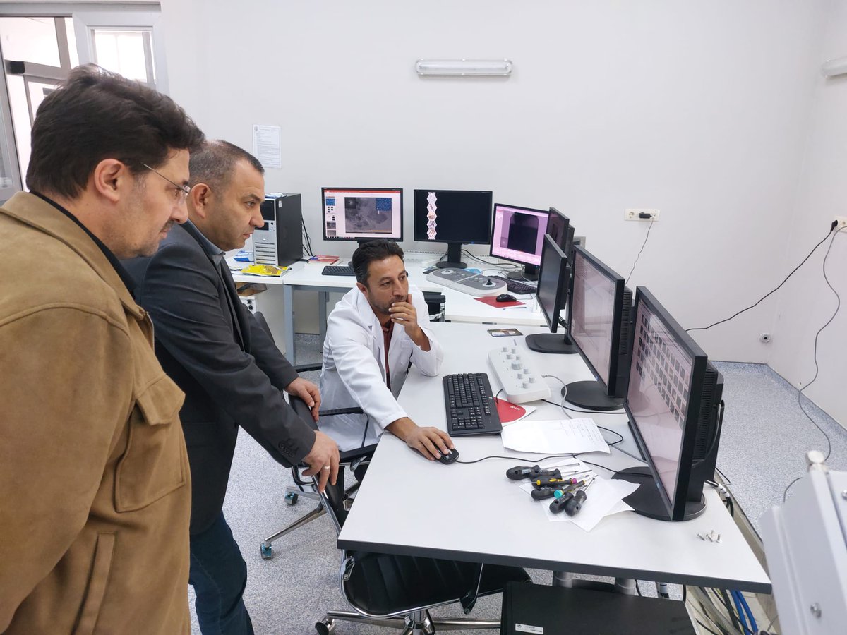 BAYU_BUMER's tweet photo. Rektör Yardımcımız Prof. Dr. Fatih GÜRBÜZ'ün BUMER ziyareti gerçekleşti. Merkezi Araştırma Laboratuvarı’nda personelle tanışma, analiz cihazlarının tanıtılması, AR-GE laboratuvarlarında AR-GE çalışmaları ve projeler yerinde incelendi.
@Bayburtedutr 
@MutluTurkmen https://t.co/PDkiaTccLH