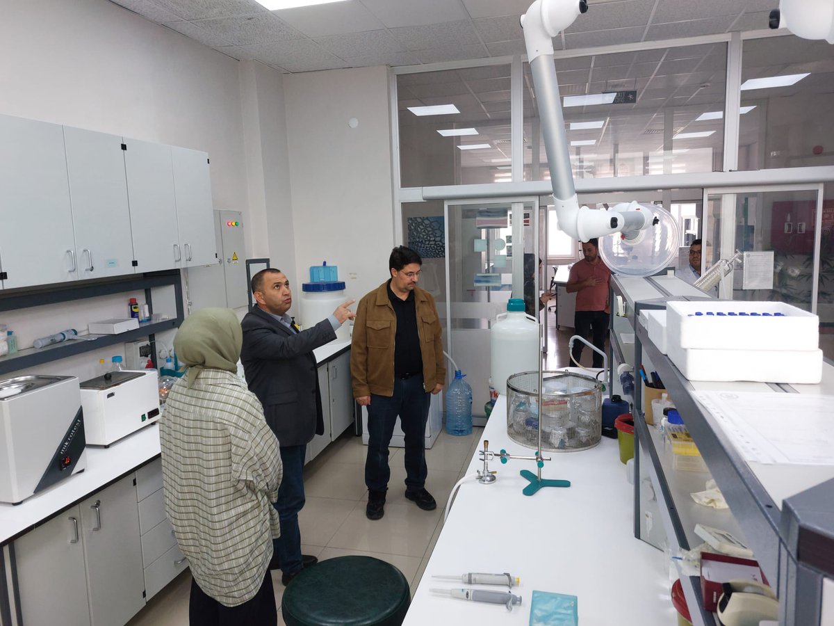 BAYU_BUMER's tweet photo. Rektör Yardımcımız Prof. Dr. Fatih GÜRBÜZ'ün BUMER ziyareti gerçekleşti. Merkezi Araştırma Laboratuvarı’nda personelle tanışma, analiz cihazlarının tanıtılması, AR-GE laboratuvarlarında AR-GE çalışmaları ve projeler yerinde incelendi.
@Bayburtedutr 
@MutluTurkmen https://t.co/PDkiaTccLH