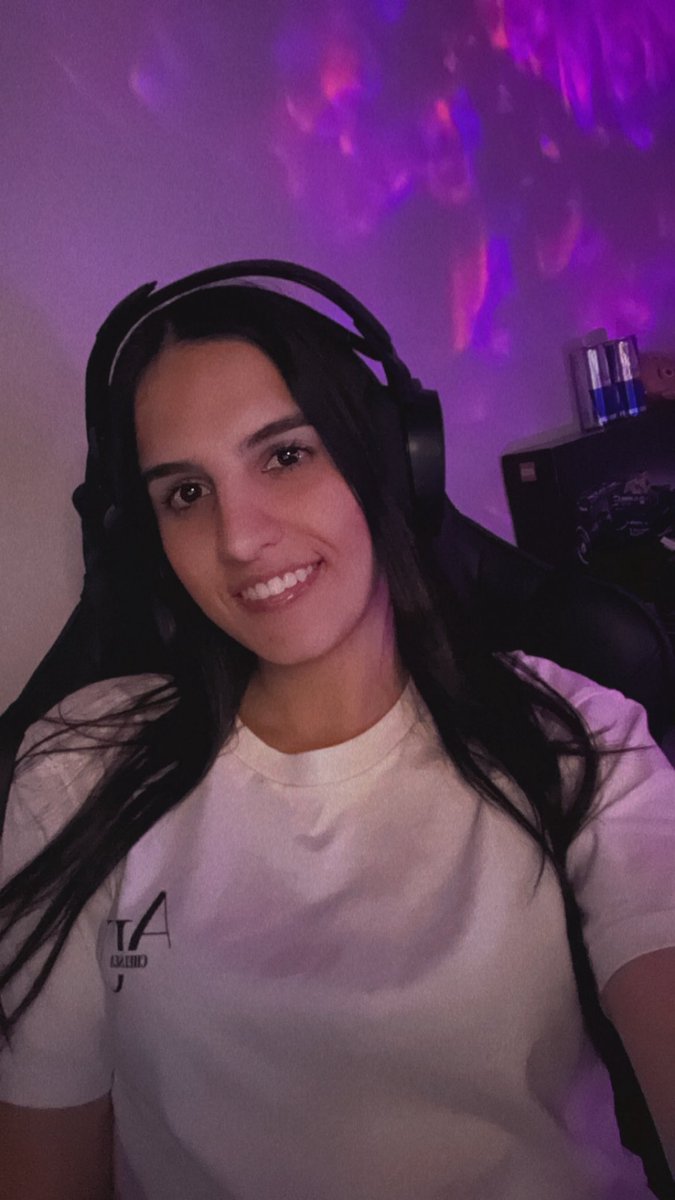 WE LIVEEE😛 chatting, GTA and more heheheh twitch.tv/chelseaau