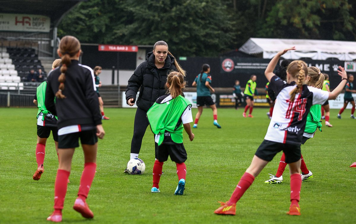 Huge thank you to <a href="/mufcyorkroadwfc/">Maidenhead United Women</a> for having our U10 Girls as Mascots yesterday!

Girls had the best time 🤝