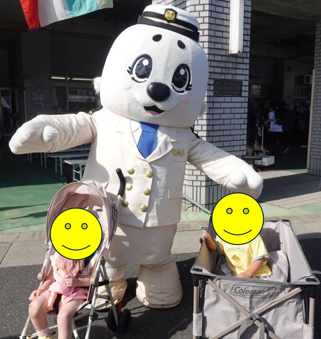 JCG_8th_RCGH's tweet image. #第36回まいづる魚まつり 🐟~🐟
うーみんと写真撮影📷できたかな？
うーみんもたくさんの人と触れ合えて喜んでいました😍

様々なイベントブースがある中、海保ブース🧭にお越しいただきありがとうございました🫡 #八管区