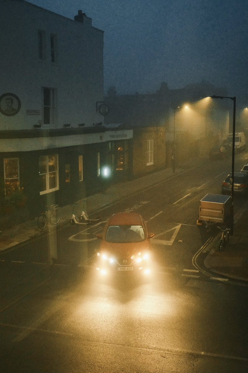 enigmaticalcat's tweet image. 霧で霞む朝。#fog #streetphotography #London #fujifilm #fujifilm_xseries #x100vi