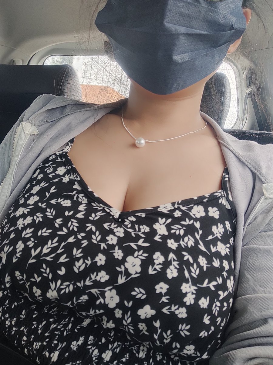 ploy696935's tweet photo. เนินนมไม่ค่อยมี แต่เนินHEE3พันไร่ https://t.co/VMKpubdesG