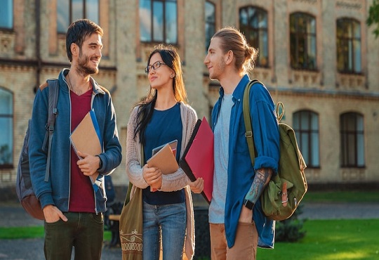 HigherEduReview's tweet image. Australia Urged to Cut $2,000 Student Visa Fee

Read More: lnkd.in/g4MjpvmU

#AustraliaStudentVisa #StudyPrograms #InternationalStudents
#StudentVisaFees #InternationalEducation
