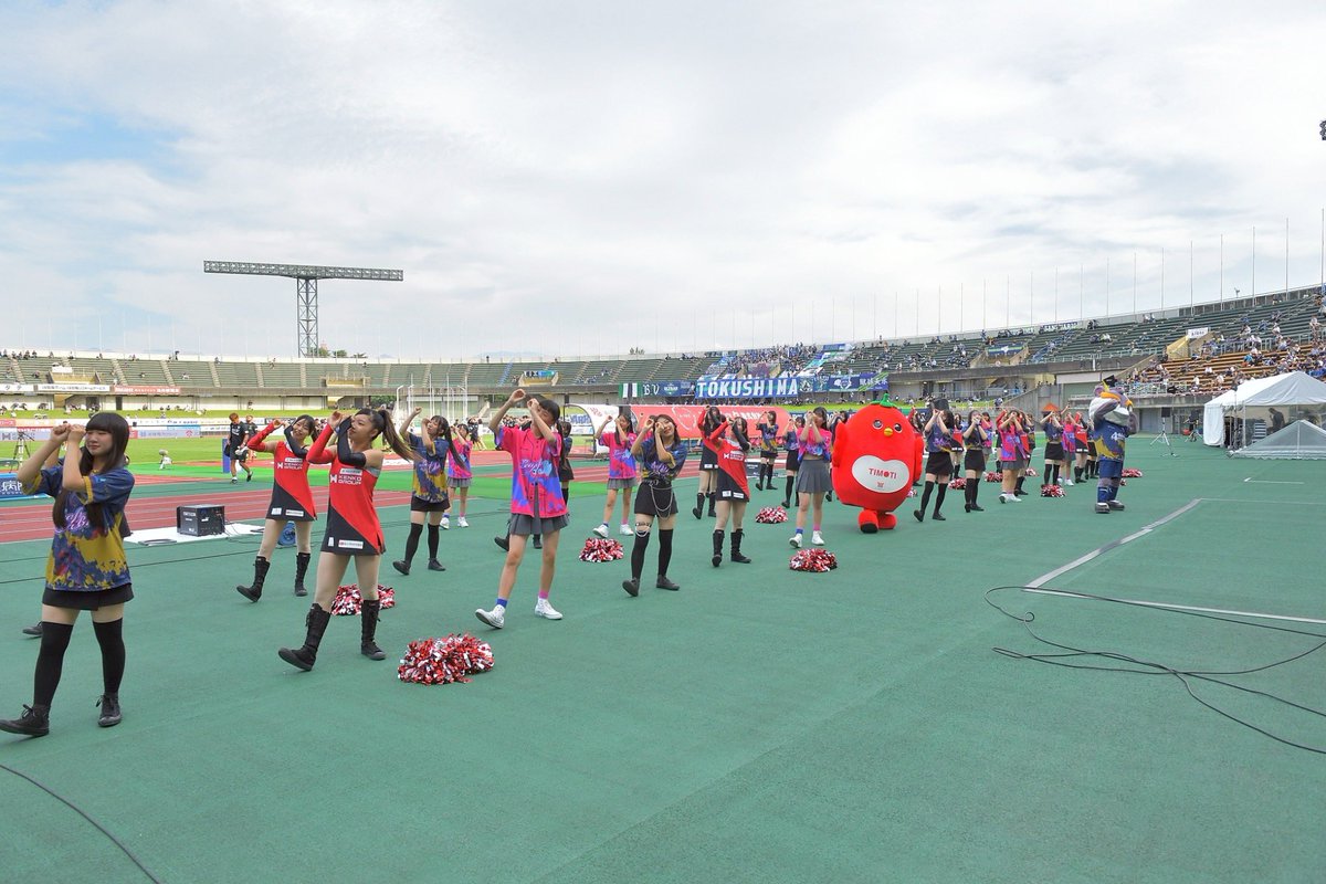 KT_Leap_Blue's tweet photo. 昨日のホームゲームでは、#富山グラウジーズ ダンスチーム G.O.WEliteのみさんと、一緒にティモティーダンスをピッチでパフォーマンスしました💃

Kスタジオでのパフォーマンスもみんな可愛かった♡

これからも一緒に富山のスポーツシーンを盛り上げていきましょう！！

#カターレ富山 #LeapBlue https://t.co/WwnIEAeyyq