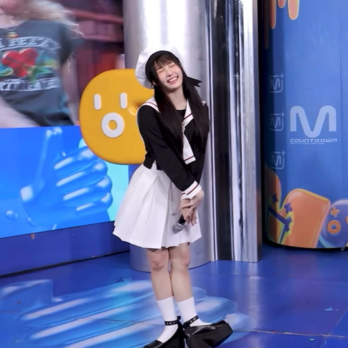 아일릿 원희가 타팬들한테 하트 주는 방법 ㅋㅋㅋㅋ | 인스티즈