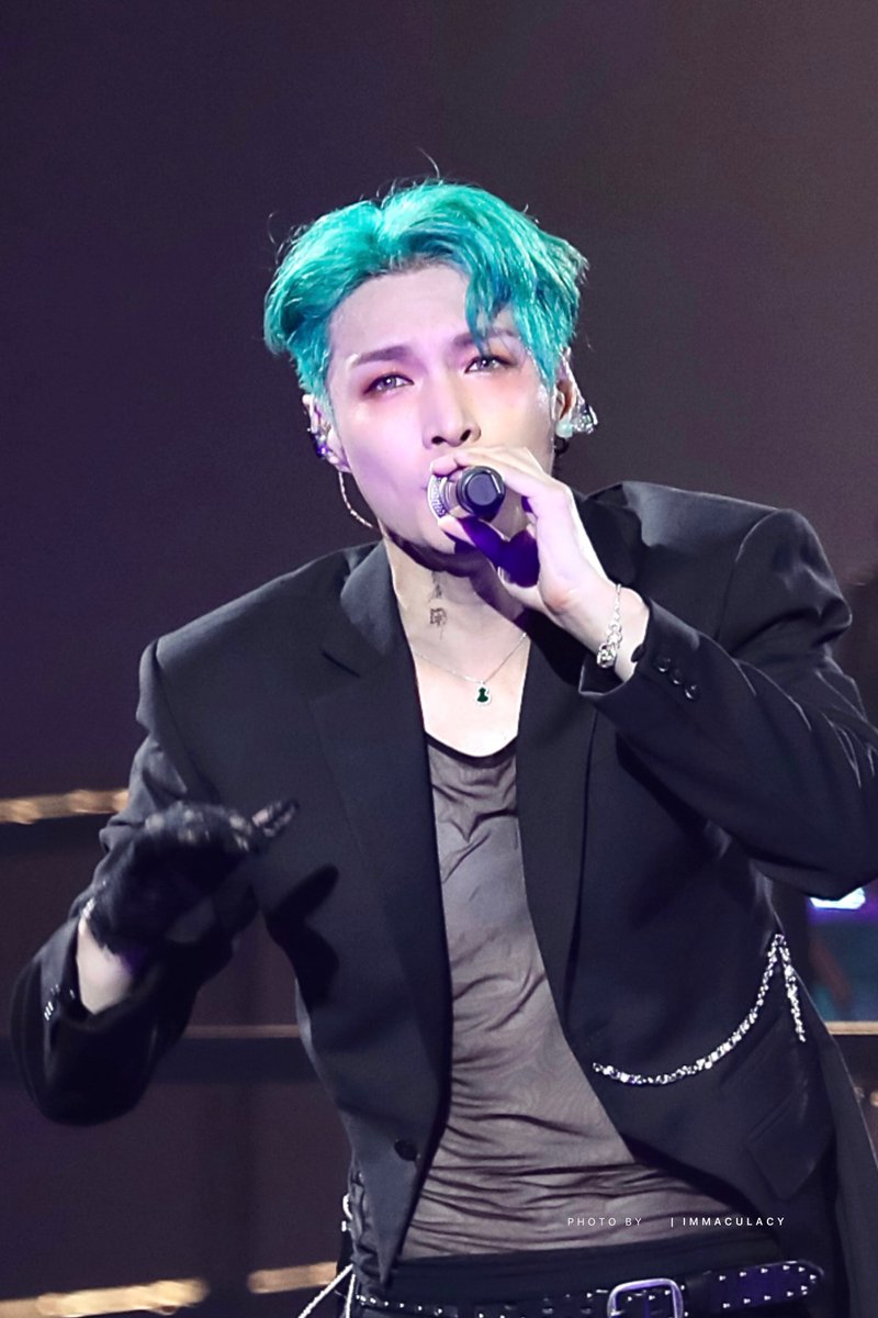 IMMACULACYOU's tweet photo. @layzhang 💜🖤

#GRANDLINE5inNB_Day1 #LayZhang #张艺兴 #레이 #レイ #장이씽 #อี้ชิง @layzhang https://t.co/QJveHQZg4L