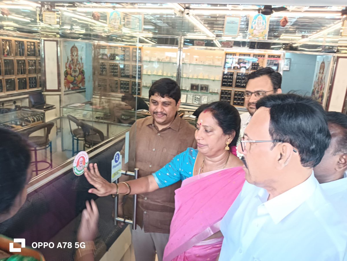 மாண்புமிகு பாரத பிரதமர் நரேந்திர மோடி ஜி அவர்களின் பிறந்தநாளை முன்னிட்டு, மத்திய சென்னை மேற்கு மாவட்ட தலைவர் திருமதி லதா சண்முகசுந்தரம் அவர்களின் ஒருங்கிணைப்பில் ஜிஎஸ்டி குறித்து பொதுமக்களுக்கு விழிப்புணர்வு ஏற்படுத்தும் நிகழ்வில் சிறப்பு அழைப்பாளராக கலந்து கொண்டேன்.