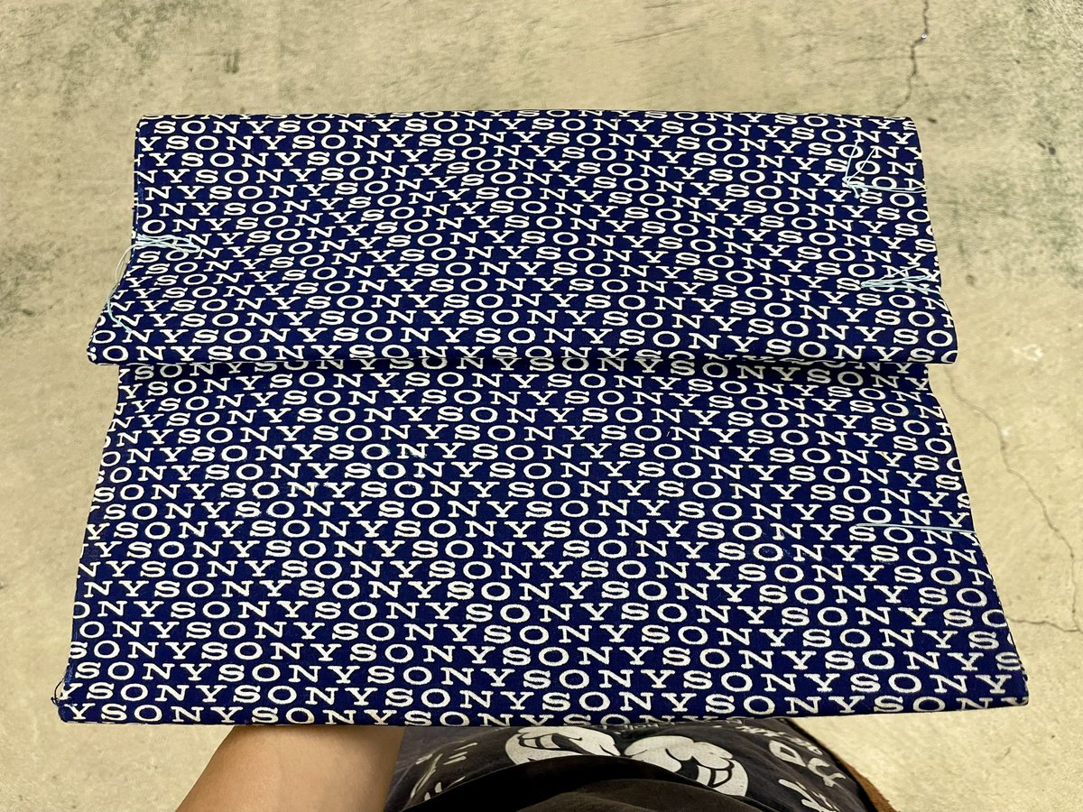 ginger_bug_inc's tweet image. 発酵ジンジャーエールの瓶の緩衝材に使用するために古い和服やその生地などを買付けに来ているのですが、、

ちょっと意味が分からないものを見つけました。

SONYって…