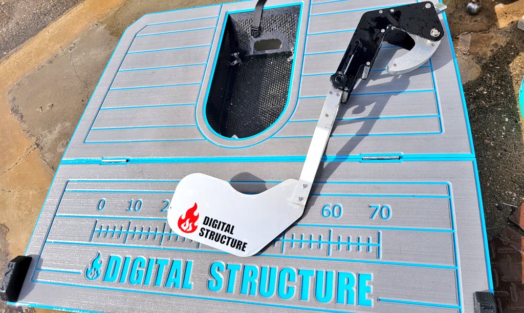 仕事の合間にデッキとラダーをシャカシャカお掃除😎✨

#DIGITALSTRUCTURE
#デジタルストラクチャー
#DSツライチハイデッキ