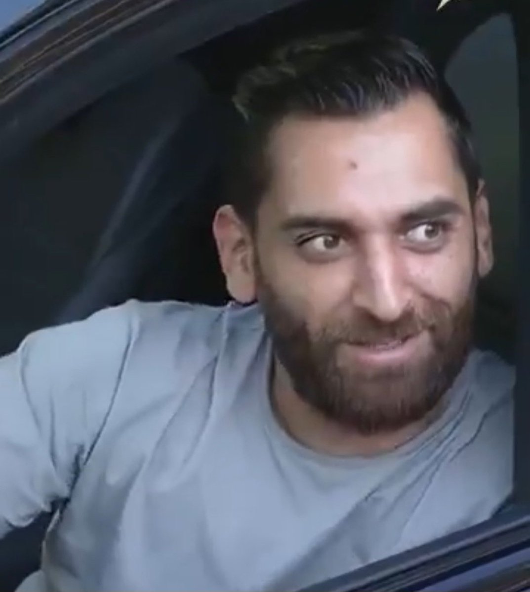 Ich bin kein Rassist. Ich hab auch ausländische Freunde.

Die ausländischen Freunde: