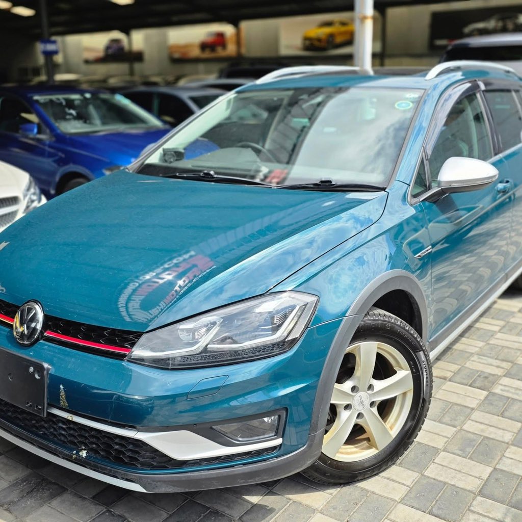 alasirimotors's tweet photo. VW GOLF ALLTRACK 2019 MODEL AVAILABLE 

PRICE: KES 2,700,000

💥 1800cc turbo petrol engine 
💥 panoramic Sunroof 
💥 Memory seats 
💥 Electric seats 
💥 Lane assist 
💥 Blindspot monitoring https://t.co/fhteNbcpB4