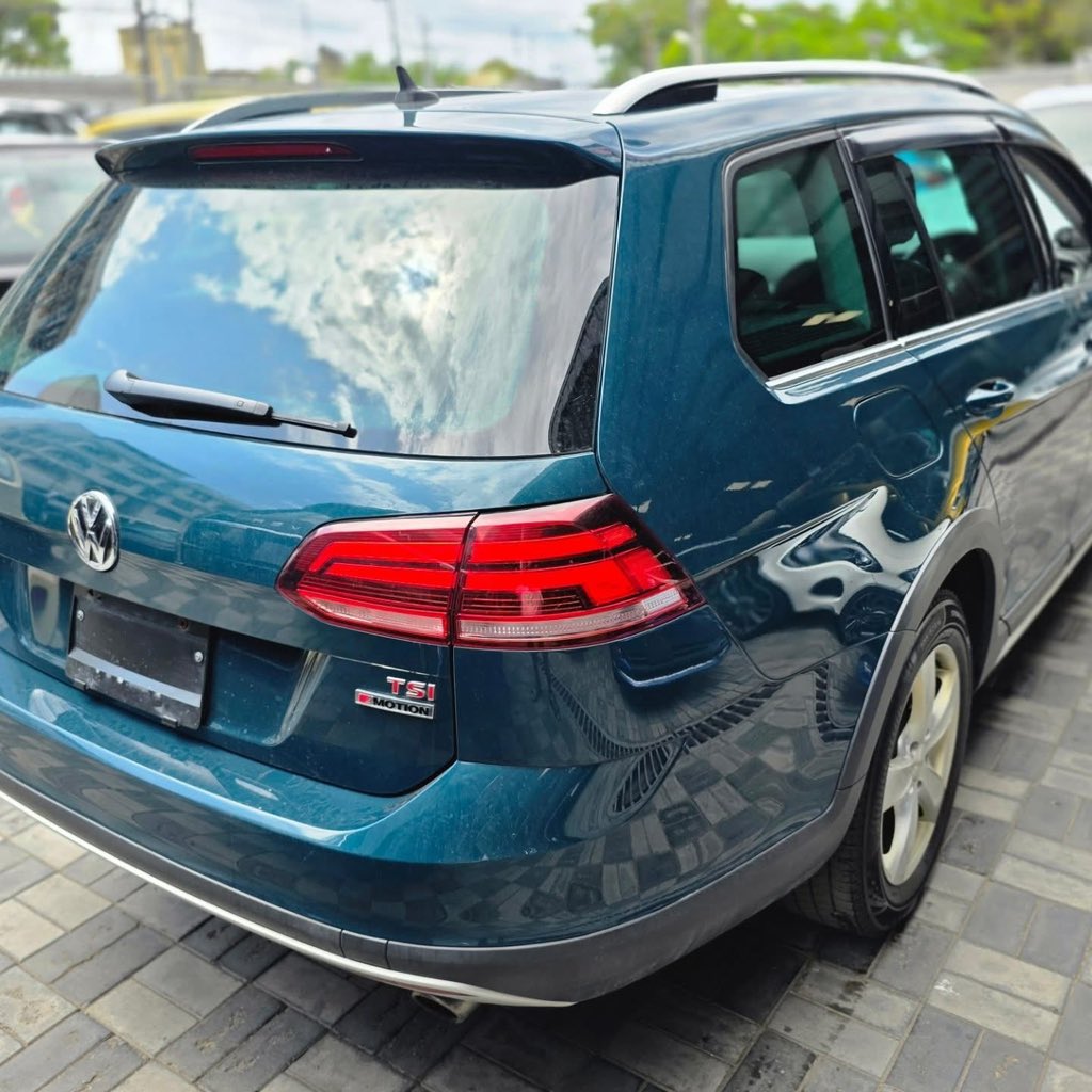 alasirimotors's tweet photo. VW GOLF ALLTRACK 2019 MODEL AVAILABLE 

PRICE: KES 2,700,000

💥 1800cc turbo petrol engine 
💥 panoramic Sunroof 
💥 Memory seats 
💥 Electric seats 
💥 Lane assist 
💥 Blindspot monitoring https://t.co/fhteNbcpB4