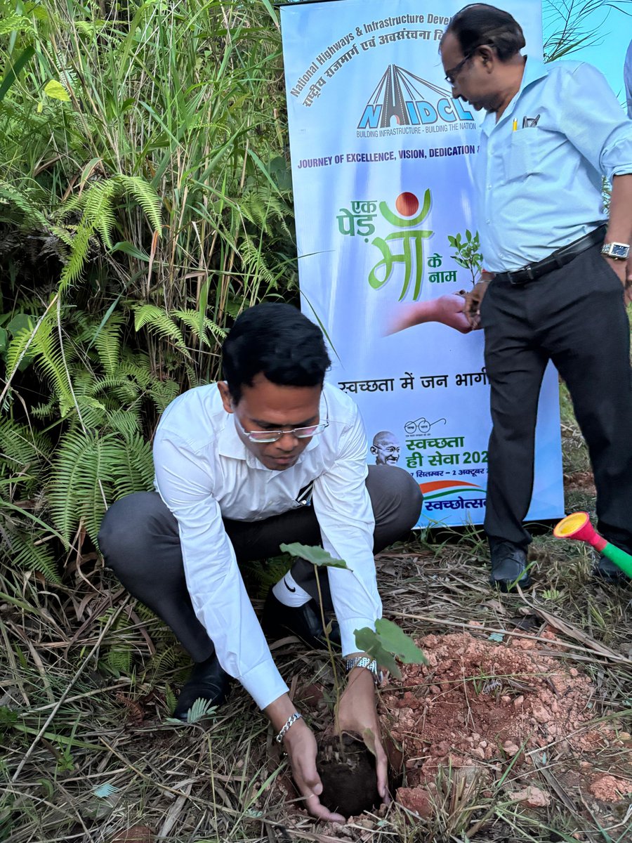NhidclRo's tweet photo. Shri Biju  Patir ED(P) NHIDCL RO-Shillong led the Ek Ped Maa Ke Naam initiative of  the Swachhata Hi Seva campaign, planting saplings with senior officials  and staff at Shillong Barapani stretch NH40 for Ek Din, Ek Ghanta, Ek  Saath Shramdaan under Special Campaign 5.0 https://t.co/IA7gOXG407
