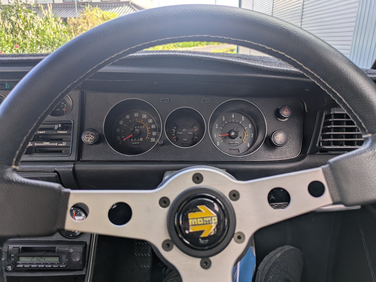 半月ぶりにTE27に乗りました。
やっぱ、キャブ車はキモチイイー!!