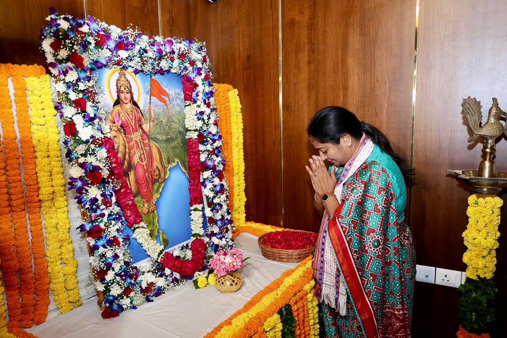 gupta_rekha's tweet photo. भारतीय जनता पार्टी, दिल्ली प्रदेश के नवनिर्मित कार्यालय में आज गृह प्रवेश पूजन एवं हवन विधि-विधानपूर्वक संपन्न हुआ।

आज दोपहर 3 बजे आदरणीय प्रधानमंत्री श्री @narendramodi जी तथा माननीय राष्ट्रीय अध्यक्ष एवं केंद्रीय मंत्री श्री @JPNadda जी के कर-कमलों द्वारा इस कार्यालय का उद्घाटन किया जाएगा।

यह केवल एक भवन का उद्घाटन नहीं, बल्कि सेवा, संगठन और समर्पण के नए अध्याय की शुरुआत है।