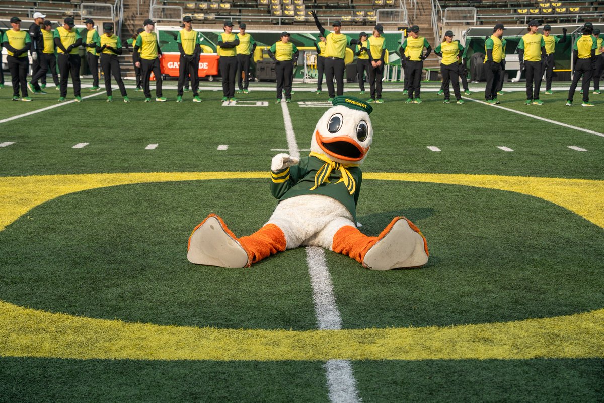 CSGOregon's tweet image. The duck at freshmen orientation today 🦆