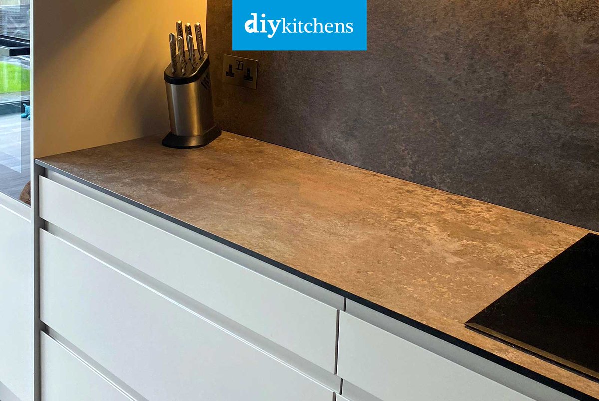 DIY_Kitchens's tweet image. 🌟 Ali from Northumberland shows us her completed Innova Luca Cashmere &amp;amp; Reed Green Handleless #kitchen, supplied by DIY Kitchens (Ref:4152) - bit.ly/CustomerKitche…

Visit diy-kitchens.com to see how much you could save on your dream kitchen! 

#luca #handlelesskitchens