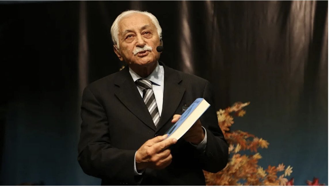 Türk Edebiyatının değerli ismi, yazar ve mütefekkir, Türk Dili ve Türk Dünyası sevdalısı Yavuz Bülent Bakiler'e Yüce Allah'tan rahmet dilerim. Mekanı cennet, makamı ali olsun.