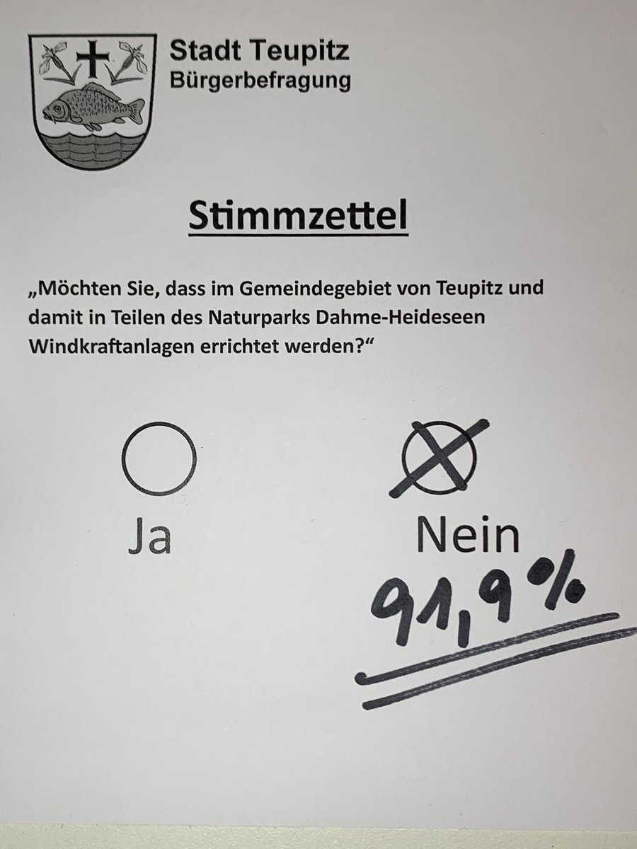 Gestern fand in Teupitz eine Einwohnerbefragung zum geplanten Bau von Windrädern im Naturpark Dahme-Heideseen statt. Das Ergebnis ist eindeutig: Mehr als 90 % sagten „Nein“.
Die Behörden dürfen das Vorhaben nicht genehmigen. Windräder gehören nicht in Wälder und Naturparks!