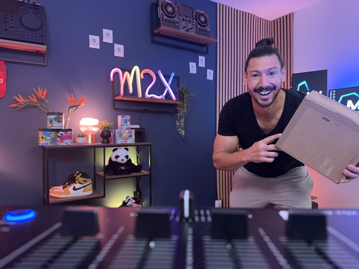 MartinMartinM2x's tweet image. Très belle semaine à tout le monde ! ☀️
Live lancé
Unboxing @LogitechGFrance est 09h00
On va découvrir et tester le tout nouveau G321 !

twitch.tv/martinmartin_m…