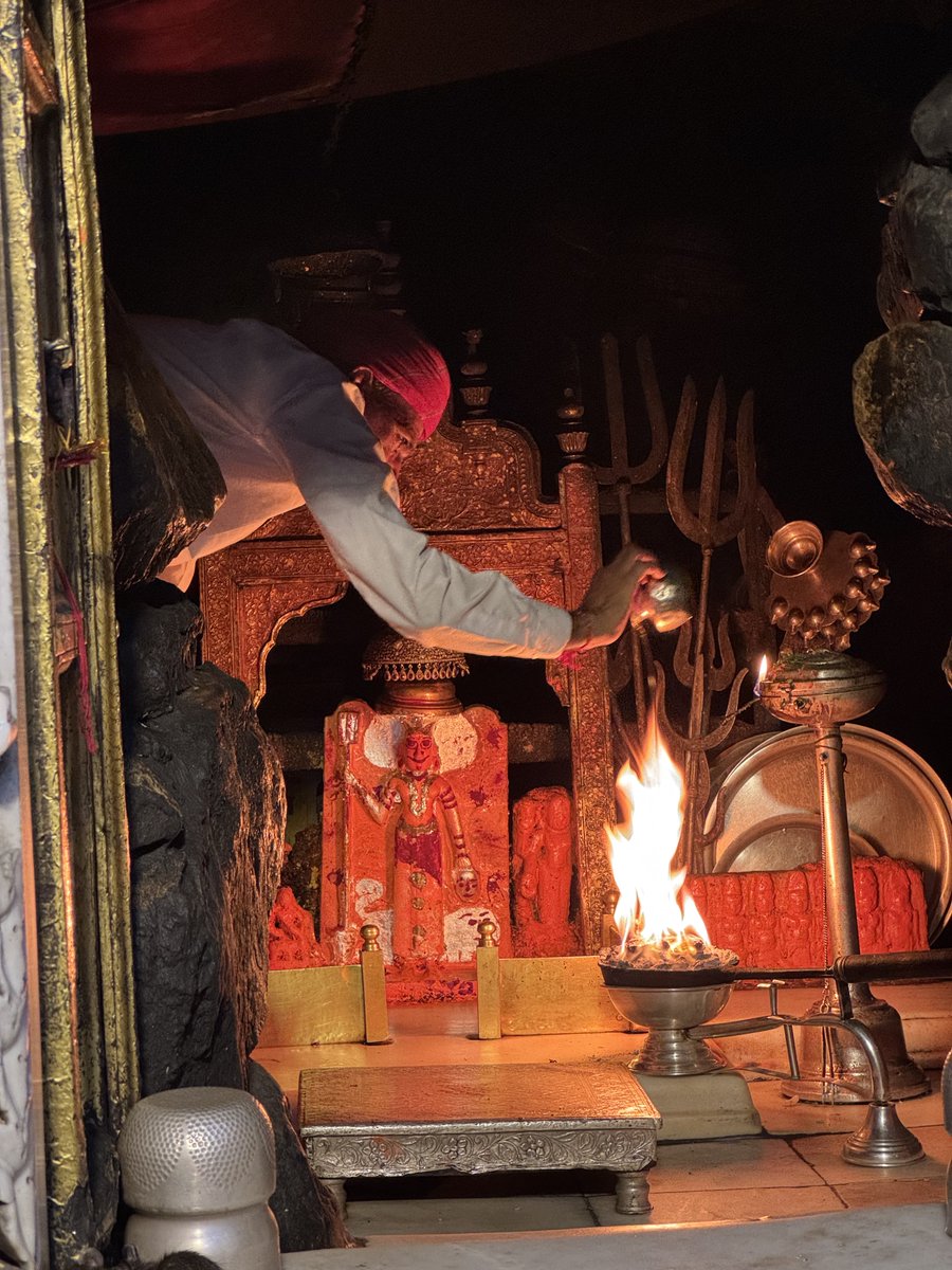 ips_mridul's tweet image. मातेश्वरी महामाया, आवण माता, माँ करणी, देशनोक दरबार के 638वें अवतरण दिवस की बहुत बहुत बधाई एवं हार्दिक शुभकामनाएं। 
माता करणी की कृपा एवं आशीर्वाद सभी पर बनी रहे।जय श्री करणी कृपा🙏🏼🌼