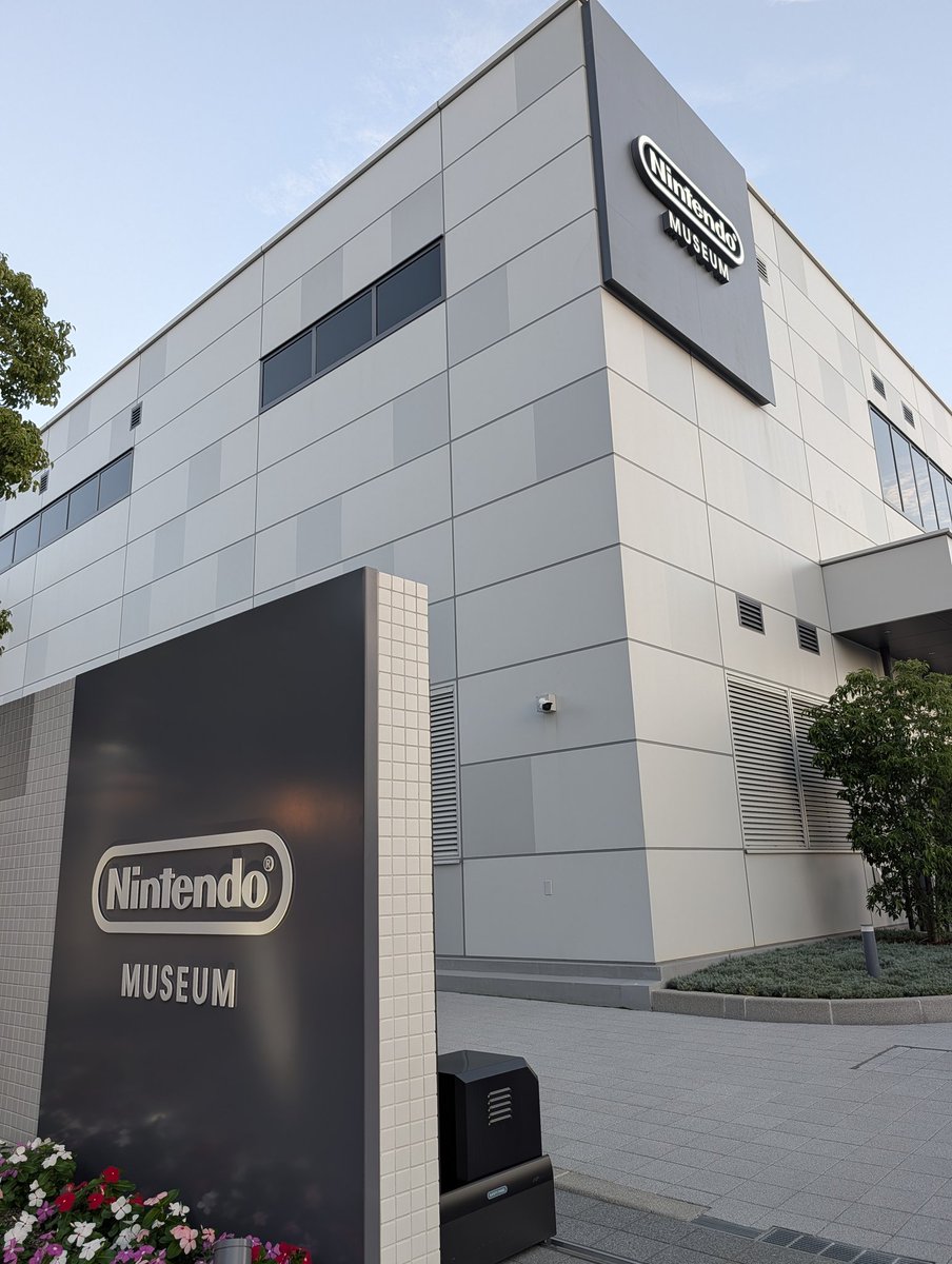 Si vous passez au musée Nintendo à Uji, ne manquez pas l’expo des 40 ans de Mario ! 🇯🇵

Artworks, sprites, cartes &amp; docs originaux de nombreux jeux Mario // Zelda // Kirby // Fire Emblem // Star Fox

Magnifique ! Pas de photos autorisées, mais ça vaut vraiment le détour.