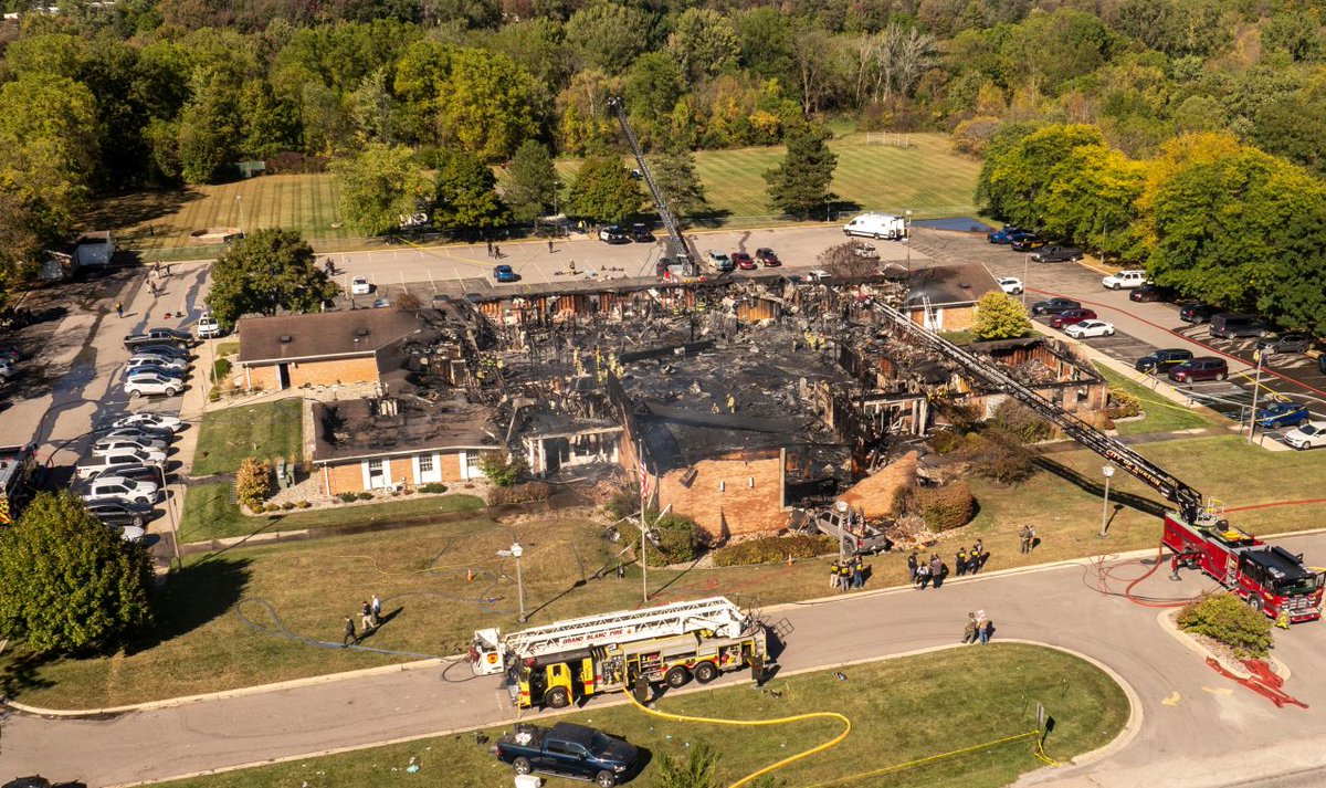 nipuncse52's tweet image. vlly.xyz/ZxGyK
Emergency crews respond to a shooting and fire at The Church of Jesus Christ of Latter-day Saints in Grand Blanc, Michigan, on Sunday.
