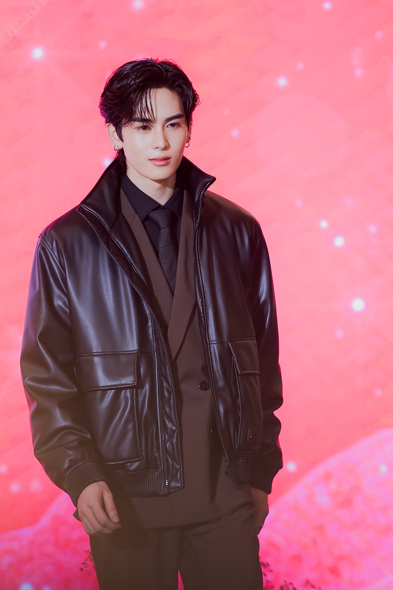 งานเดินแบบที่พารากอน
#Santapp <a href="/Ppsanta/">Santapp</a>