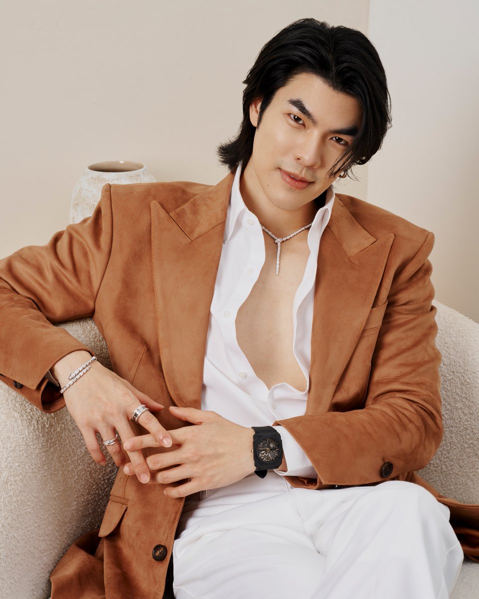 หล่อไม่ปรานีใคร! "มาย ภาคภูมิ" ถ่ายทอดนิยามแห่งความหรูหรา ในแคมเปญ BVLGARI Eternally Iconic

#MilePhakphum
#EternallyIconic
#BvlgariJewelry 
#Bvlgari 

"มาย ภาคภูมิ" <a href="/milephakphum/">mile phakphum</a> Friend of the House ของ BVLGARI ปรากฏตัวในแคมเปญใหม่ของแบรนด์ระดับตำนานอย่าง BVLGARI