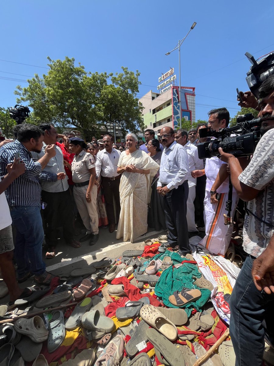nsitharamanoffc's tweet photo. Smt @nsitharaman visited the site of the tragic stampede in Karur, Tamil Nadu, where she interacted with people and officials. 

The Hon'ble Finance Minister was accompanied by Shri @DrLMurugan, Hon’ble Minister of State for Information & Broadcasting and Parliamentary Affairs, and MLA Smt @VanathiBJP.

கரூரில் ஏற்பட்ட துயரமான கூட்ட நெரிசல் சம்பவ இடத்தை திருமதி @nsitharaman பார்வையிட்டார். அங்கு அவர் பொதுமக்கள் மற்றும் அதிகாரிகளுடன் கலந்துரையாடினார். 

மாண்புமிகு நிதியமைச்சருடன், தகவல் மற்றும் ஒலிபரப்பு & நாடாளுமன்ற விவகாரத்துறை இணையமைச்சர் மாண்புமிகு திரு. @DrLMurugan மற்றும் சட்டமன்ற உறுப்பினர் திருமதி. @VanathiBJP ஆகியோர் உடனிருந்தனர்