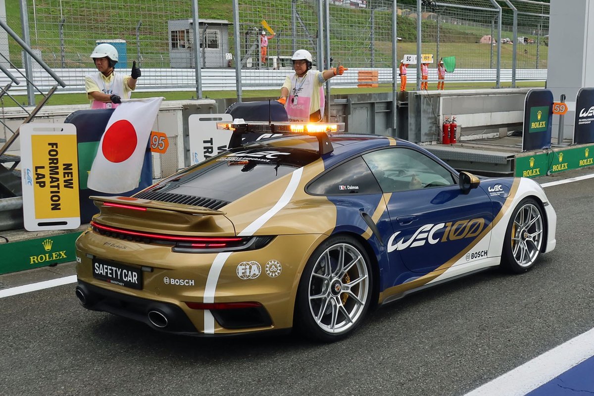 WEC（FIA世界耐久選手権）100戦記念の特別カラーリングが施された