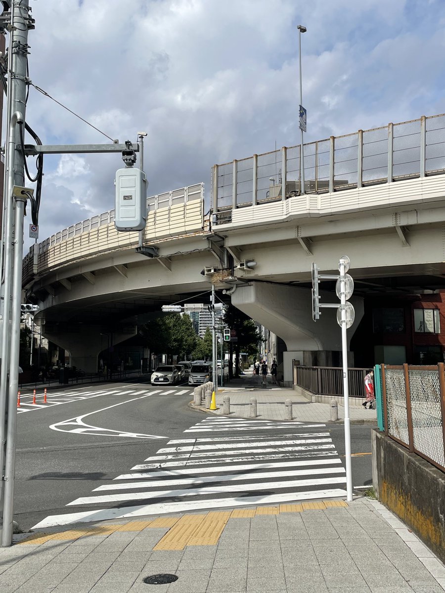 nonoko1129's tweet image. 「40までにしたい10のこと」ロケ地

オープニング慶司君🚶
８話　宇多川さんと慶司君がハイタッチ🫷

参宮橋駅近く、側に
「代々木ポニー公園」がありました😊

#40までにしたい10のこと