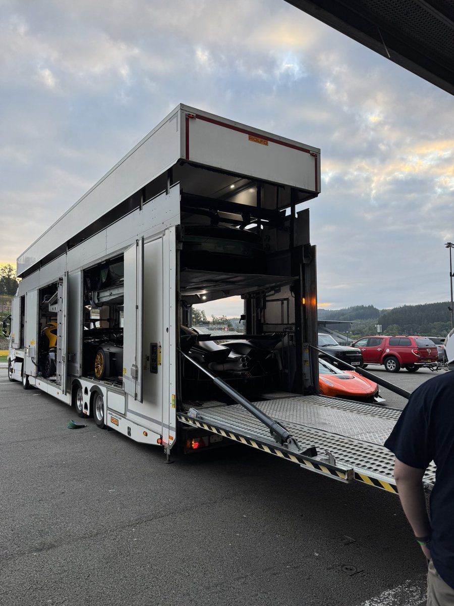 mattjameswright's tweet image. Morning rather a rather nippy but dry Spa Francorchamps!
What can you spot on the trailer? 🤩