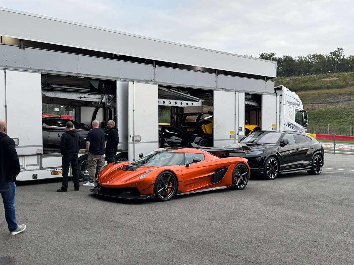 mattjameswright's tweet image. Morning rather a rather nippy but dry Spa Francorchamps!
What can you spot on the trailer? 🤩