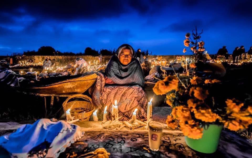 RobertoMolinaGr's tweet image. El 29 de septiembre empieza el regreso de las ánimas  

El día de San Miguel Arcángel es la primer ofrenda para recibir a los muertos. Se &apos;copalea&apos; la casa y se ruega al señor que le permita a los muertos bajar a su fiesta y acompañarnos.

La segunda ofrenda es el 18 de octubre…