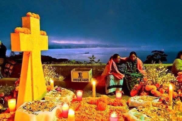 RobertoMolinaGr's tweet image. El 29 de septiembre empieza el regreso de las ánimas  

El día de San Miguel Arcángel es la primer ofrenda para recibir a los muertos. Se &apos;copalea&apos; la casa y se ruega al señor que le permita a los muertos bajar a su fiesta y acompañarnos.

La segunda ofrenda es el 18 de octubre…