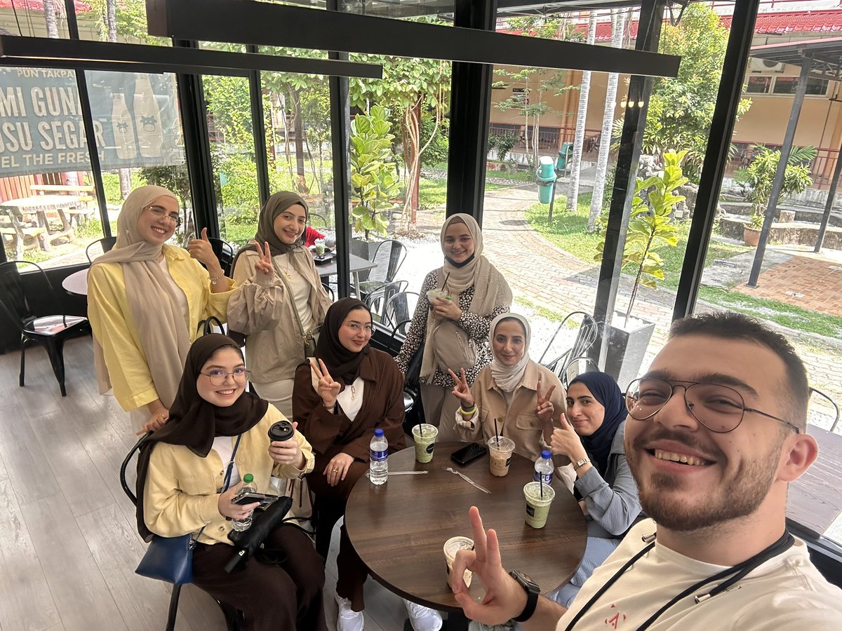 QU_Health's tweet image. ✨ CMED senior & fifth-year students from Qatar University completed their elective at Universiti Sains Malaysia!
They gained diverse clinical exposure, broadened perspectives, and proudly represented QU abroad. 👏
#QUHealth #GlobalLearning