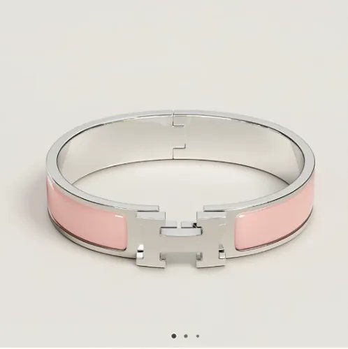 I just received Hermes bracelet (1k€) from Anonymous via Throne. but I want more. throne.com/findomylia #Wishlist #Throne