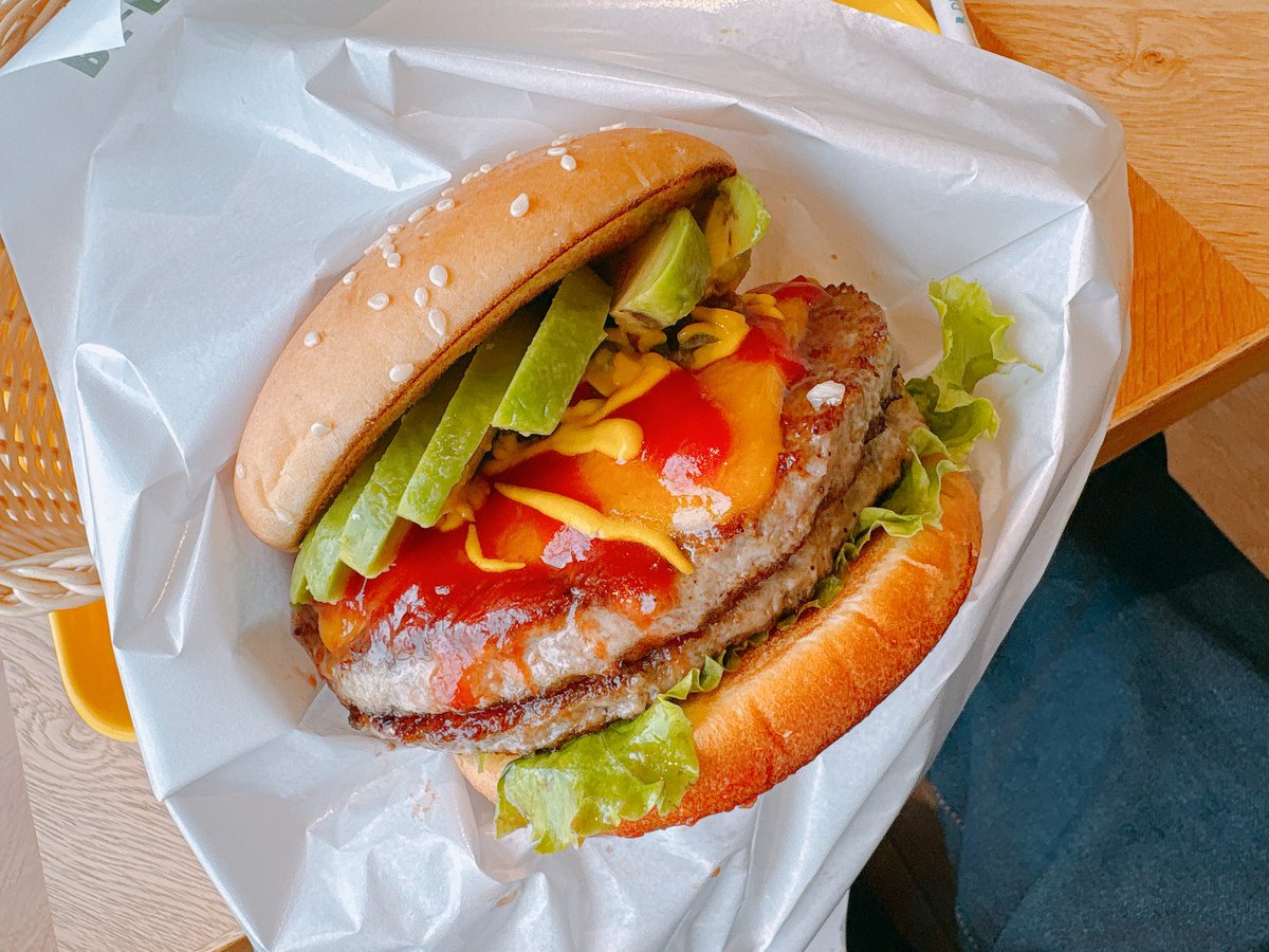 クラシックアボカドチーズバーガー（パティ＋１枚）ばか美味い😋
