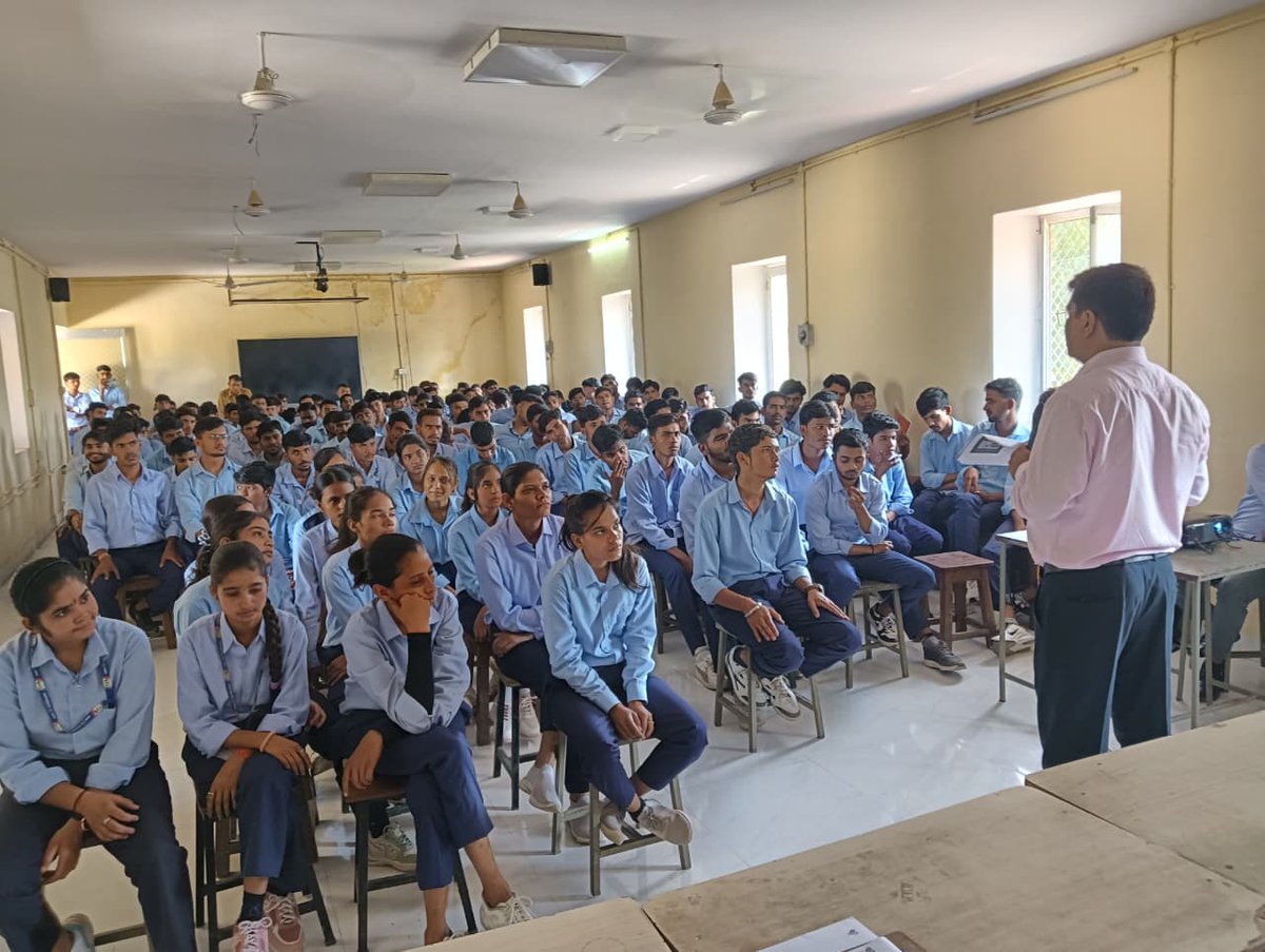 CUTS_CART's tweet photo. CUTS held a Consumer Awareness Programme at Government Polytechnic Institute, Kishangarh on 24 Sept 2025. 
Speakers included Madhusudan Sharma (CUTS), Divya (Additional Director, Training), Deepak Singh (Reliance Jio) &amp; Rajdeep Pareek (CUTS)
#ConsumerAwareness #CUTSInternational https://t.co/COFbL3FDM2