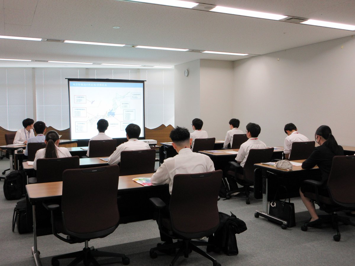mod_kitakanDB's tweet image. #防衛省 #北関東防衛局 #採用 担当です！
先日、当局で #一般職 （ #高卒 、 #社会人 （係員級））受験者を対象とした座談会等を開催しました！
参加者の方には、業務説明や職場見学及び若手職員との懇談を通し、防衛局で働くイメージを肌で感じていただきました！官庁訪問でもお待ちしております！