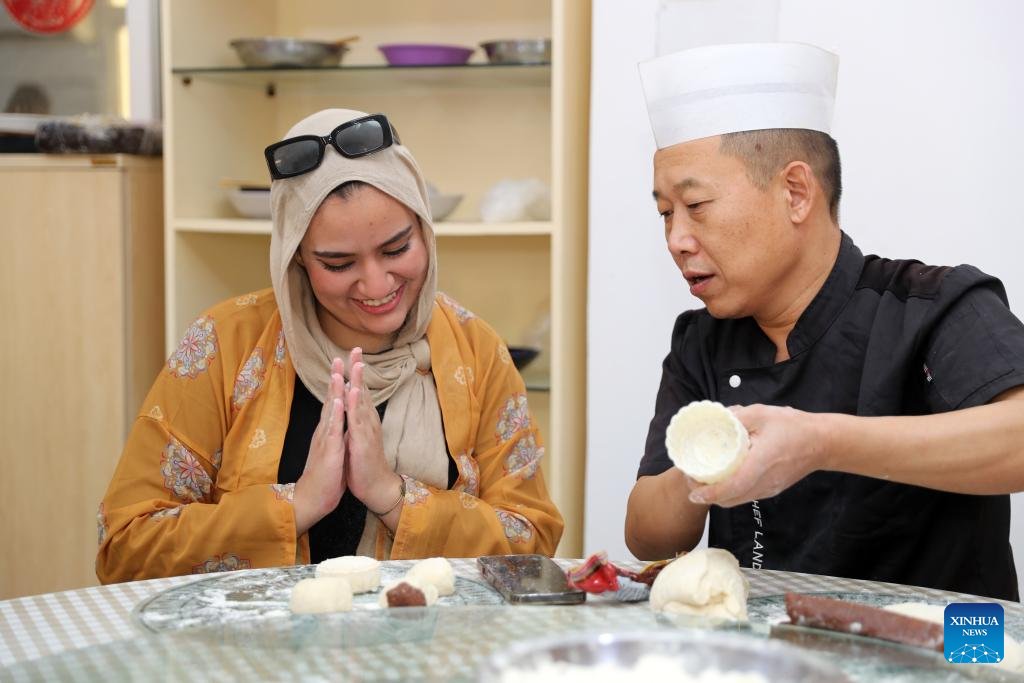 PDOAUS's tweet image. The Egyptian branch of #China State Construction Engineering Corporation (#CSCEC) held an event to celebrate the traditional Chinese Mid-Autumn Festival at the CSCEC-built CBD, where CSCEC&apos;s workers from China and #Egypt experience rich festival cultures.
en.people.cn/n3/2025/0929/c…