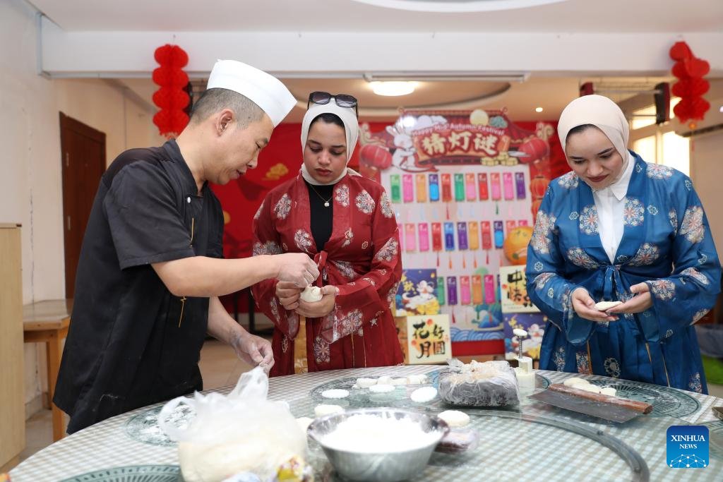 PDOAUS's tweet image. The Egyptian branch of #China State Construction Engineering Corporation (#CSCEC) held an event to celebrate the traditional Chinese Mid-Autumn Festival at the CSCEC-built CBD, where CSCEC&apos;s workers from China and #Egypt experience rich festival cultures.
en.people.cn/n3/2025/0929/c…