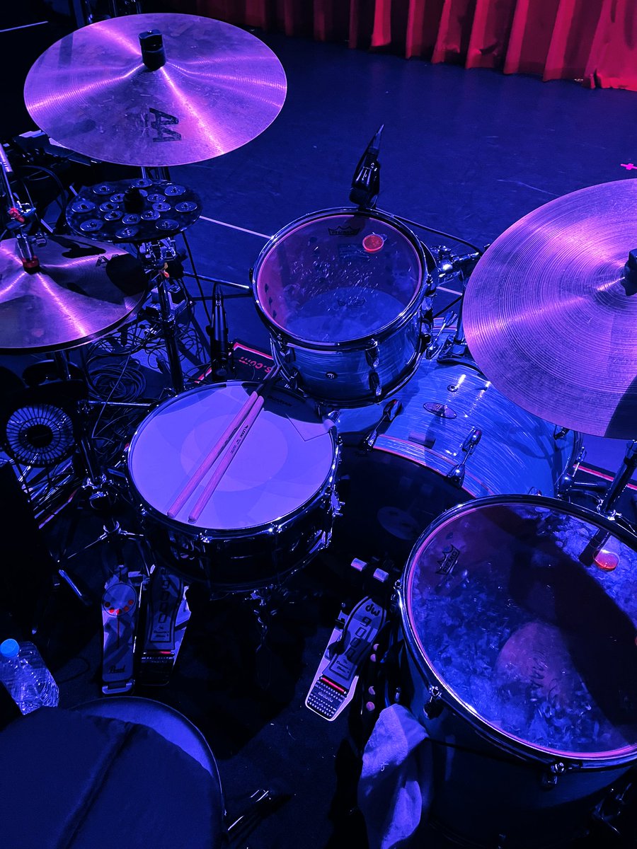 Taguchick_Corea's tweet image. 2025.9.27 横浜1000CLUB
『ベンジャス！浅倉うみ卒業公演』

卒業公演ならではの、ステージと客席からの熱量と感情に圧倒されました。
一面、紫のペンライトの景色はとても美しかったです。

6年半お疲れ様でした。
#ベンジャス