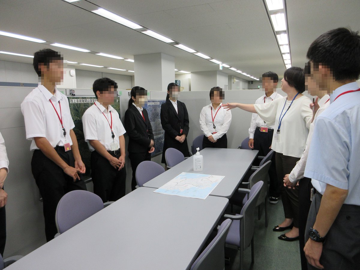 mod_kitakanDB's tweet image. #防衛省 #北関東防衛局 #採用 担当です！
先日、当局で #一般職 （ #高卒 、 #社会人 （係員級））受験者を対象とした座談会等を開催しました！
参加者の方には、業務説明や職場見学及び若手職員との懇談を通し、防衛局で働くイメージを肌で感じていただきました！官庁訪問でもお待ちしております！