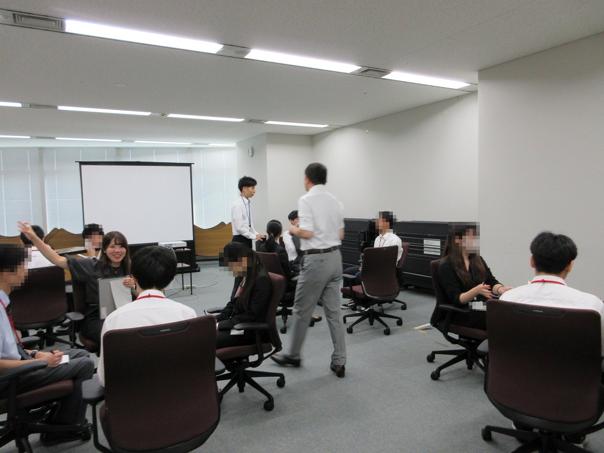 mod_kitakanDB's tweet image. #防衛省 #北関東防衛局 #採用 担当です！
先日、当局で #一般職 （ #高卒 、 #社会人 （係員級））受験者を対象とした座談会等を開催しました！
参加者の方には、業務説明や職場見学及び若手職員との懇談を通し、防衛局で働くイメージを肌で感じていただきました！官庁訪問でもお待ちしております！