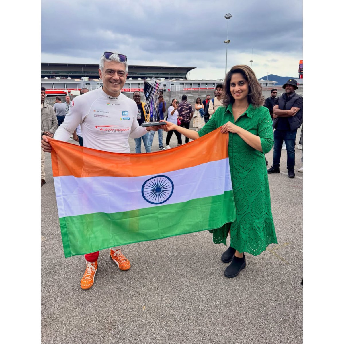 thala_speaks's tweet image. Picture Of Day India 🇮🇳

#AjithKumar #ShaliniAjithKumar 

@Akracingoffl @AjithAzar25